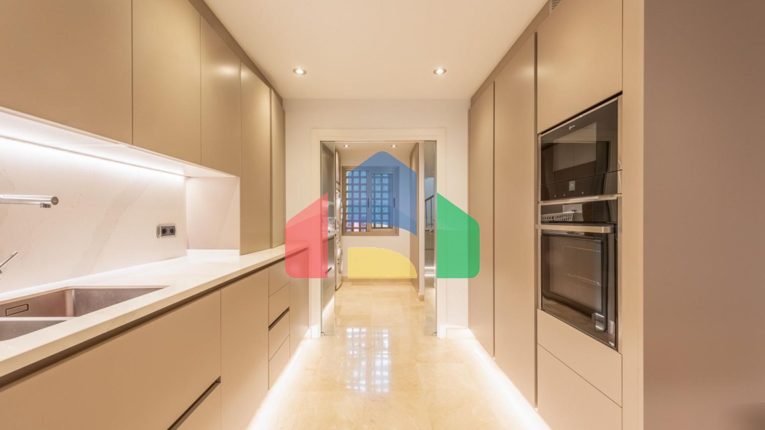 Торре Бермеха, Восточная Эстепона. Великолепный пентхаус с видом на море в роскошной урбанизации на первой линии!