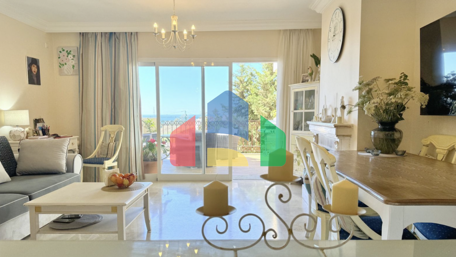 Угловая, светлая и просторная квартира с 3 спальнями на продажу в закрытом жилом комплексе в Эстепоне