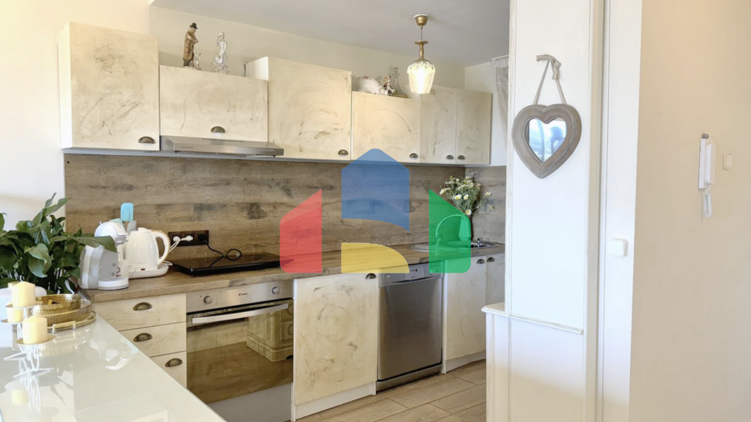 Угловая, светлая и просторная квартира с 3 спальнями на продажу в закрытом жилом комплексе в Эстепоне