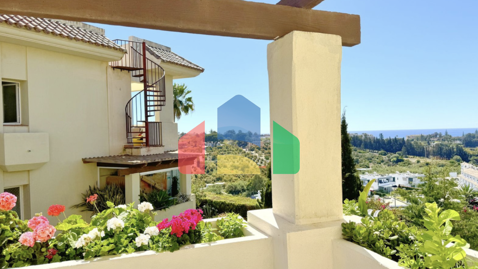 Угловая, светлая и просторная квартира с 3 спальнями на продажу в закрытом жилом комплексе в Эстепоне