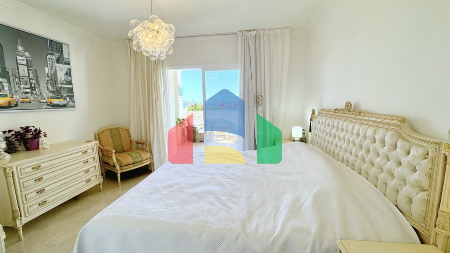 Угловая, светлая и просторная квартира с 3 спальнями на продажу в закрытом жилом комплексе в Эстепоне