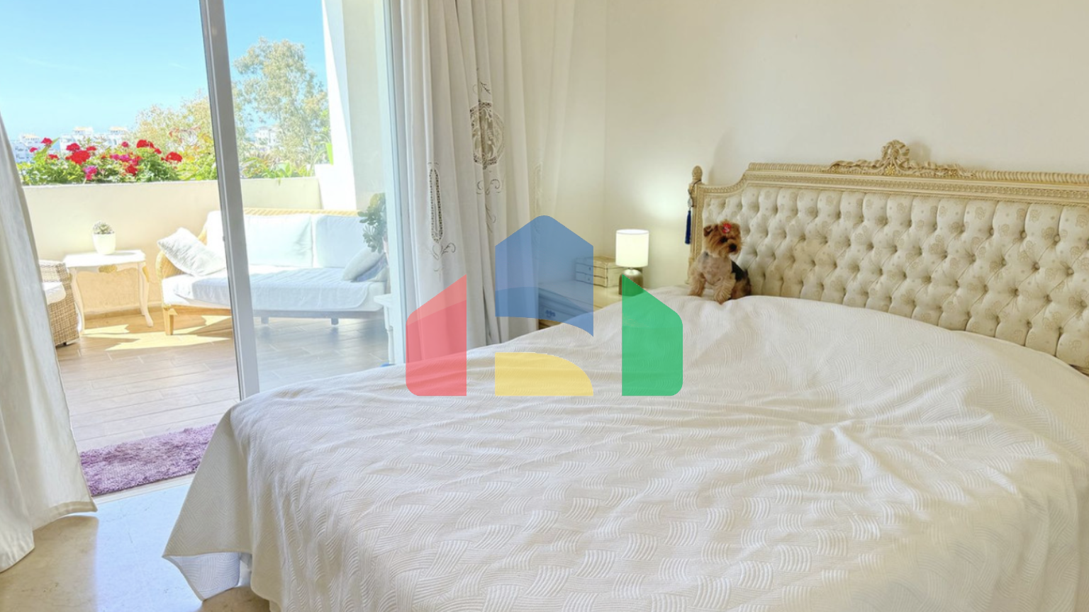 Угловая, светлая и просторная квартира с 3 спальнями на продажу в закрытом жилом комплексе в Эстепоне