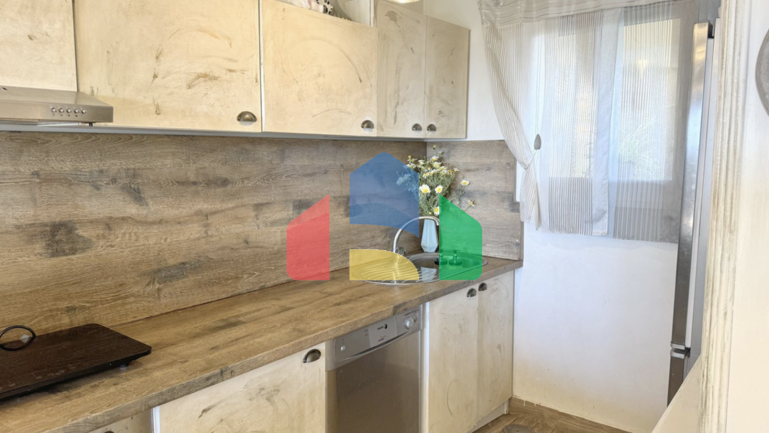 Угловая, светлая и просторная квартира с 3 спальнями на продажу в закрытом жилом комплексе в Эстепоне