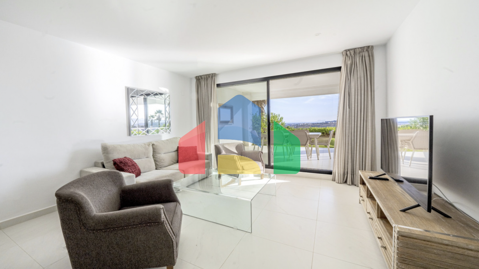 Квартира на первом этаже с 2 спальнями и 2 ванными комнатами