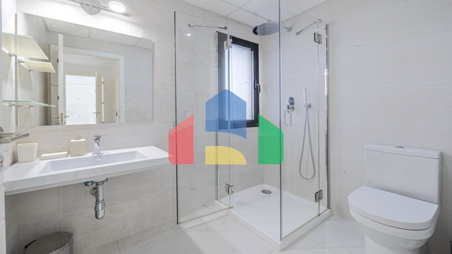 Квартира на первом этаже с 2 спальнями и 2 ванными комнатами