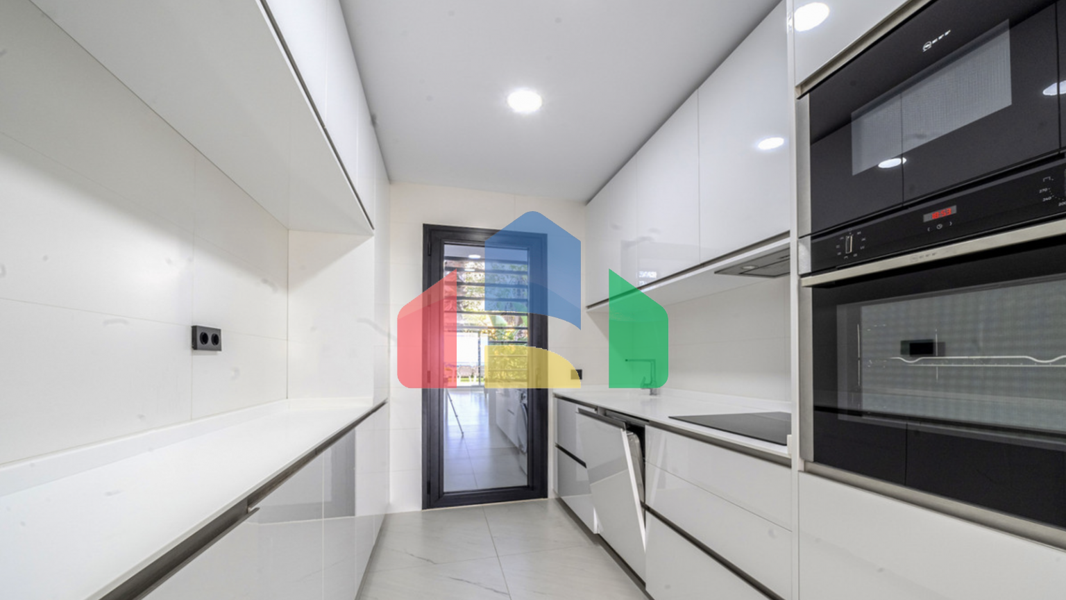 Квартира на первом этаже с 2 спальнями и 2 ванными комнатами