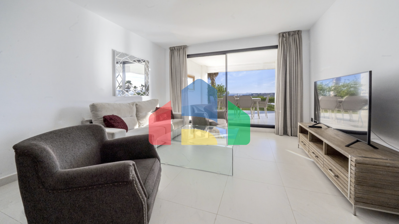 Квартира на первом этаже с 2 спальнями и 2 ванными комнатами