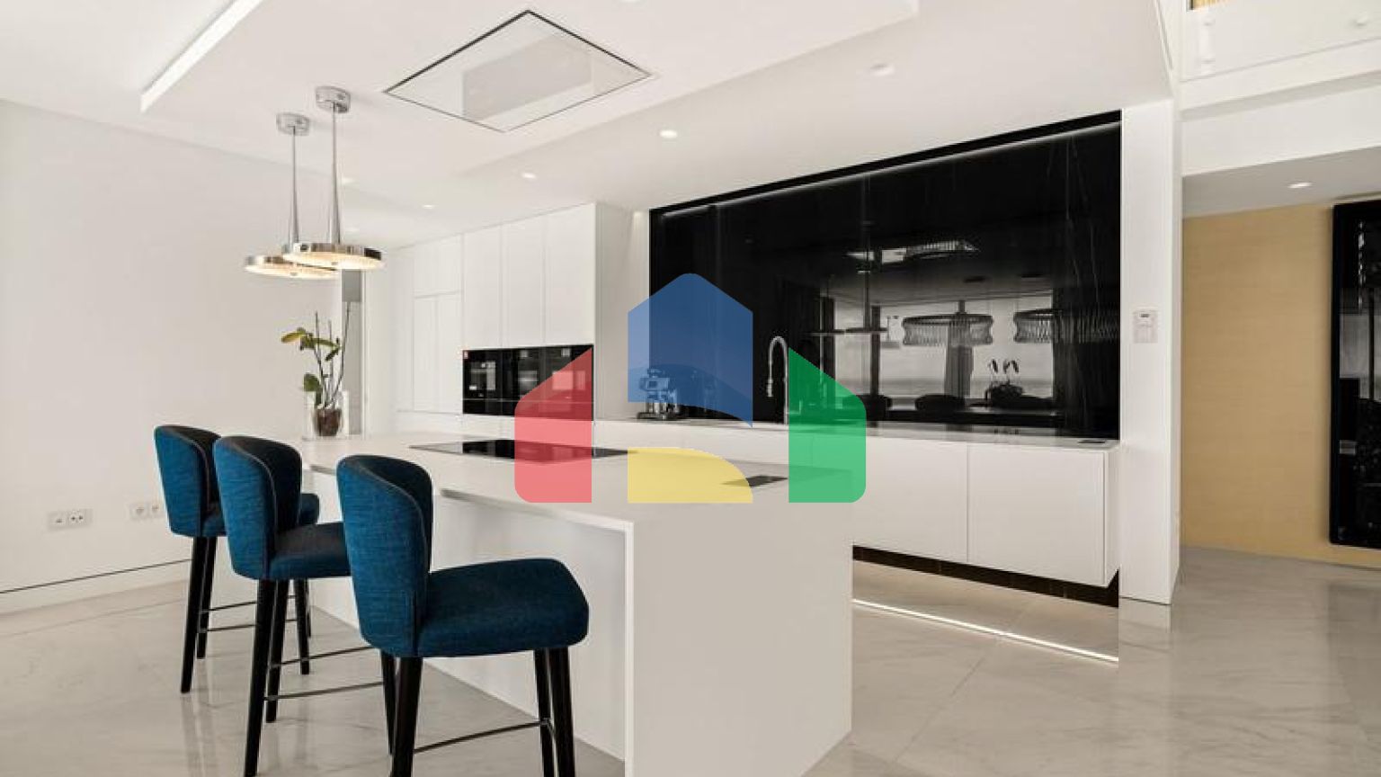 Продается впечатляющий пентхаус на Новой Золотой Миле.