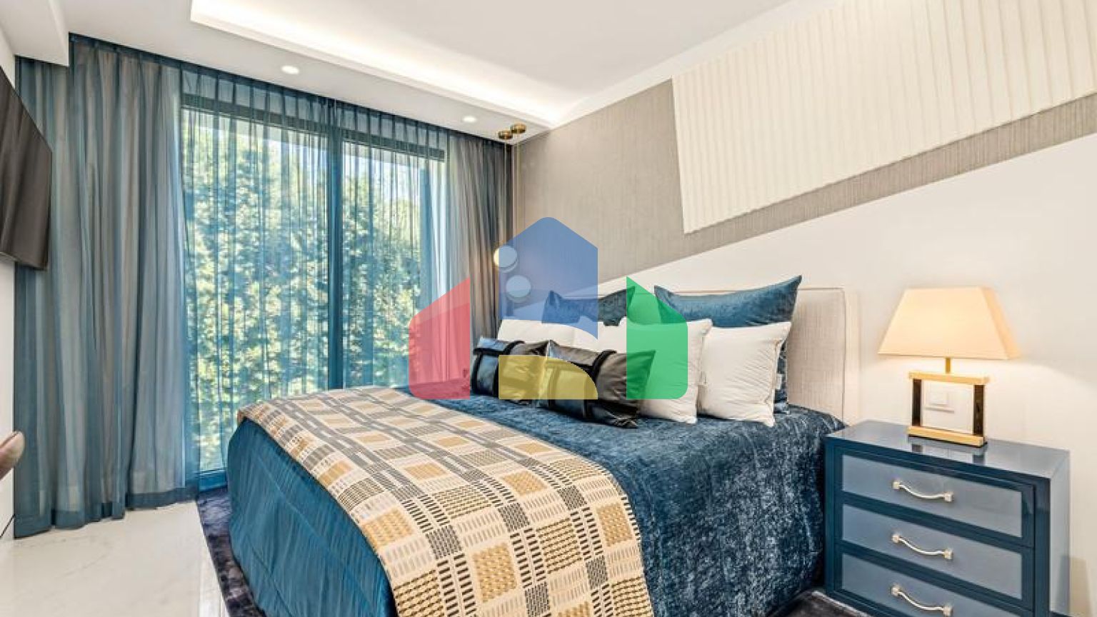 Продается впечатляющий пентхаус на Новой Золотой Миле.