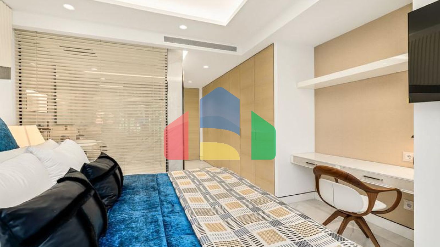 Продается впечатляющий пентхаус на Новой Золотой Миле.