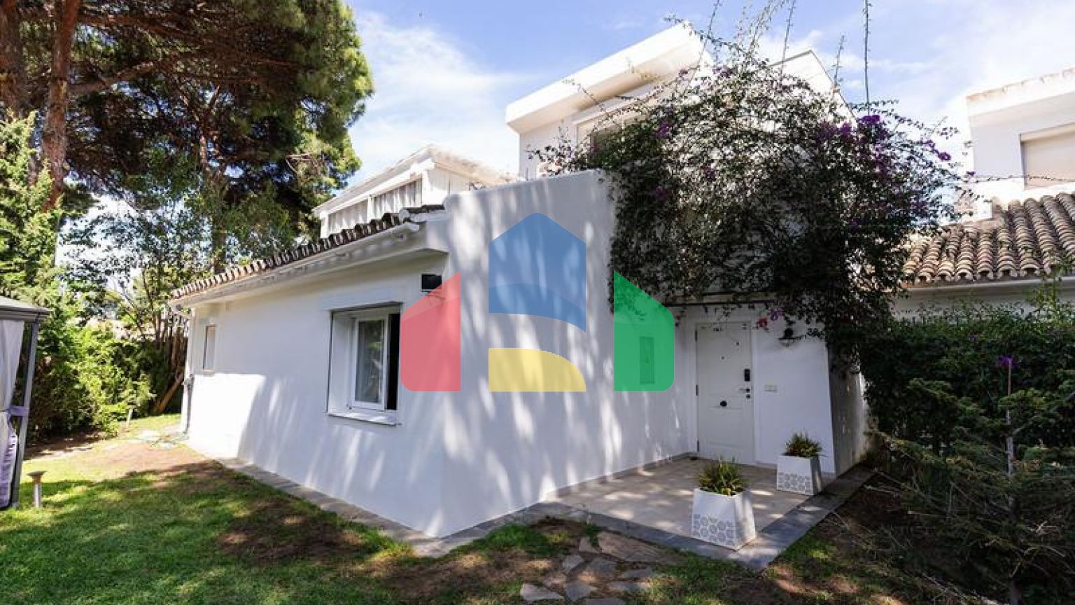 Таунхаус на продажу в Бенамаре