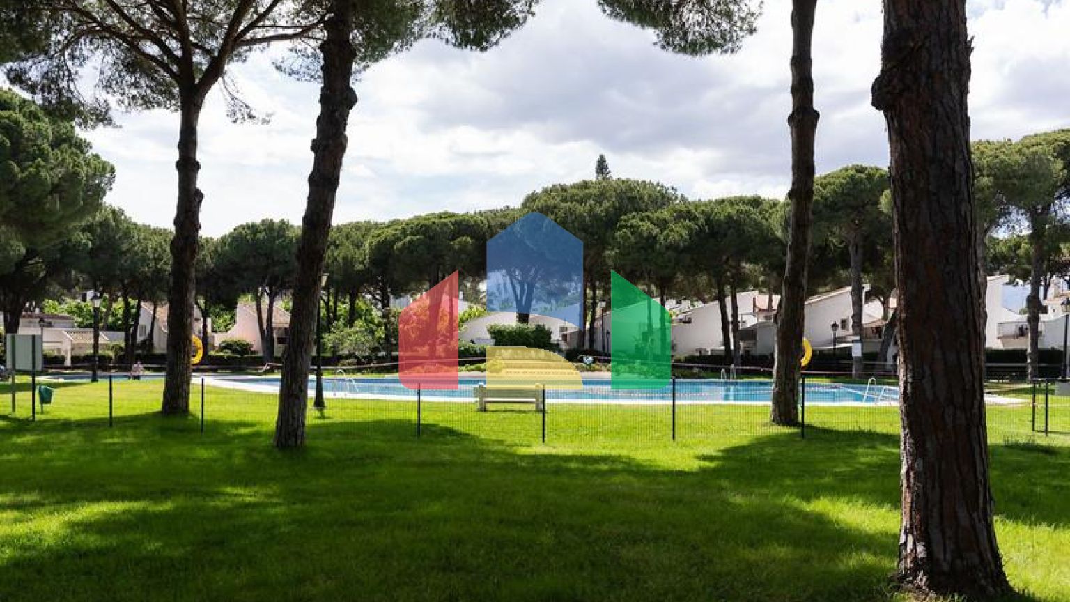 Таунхаус на продажу в Бенамаре