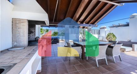 Красивый пентхаус с 3 спальнями и 2 ванными комнатами, расположенный прямо на берегу моря с просто потрясающим видом на море. Красивый пентхаус с 3 спальнями и 2 ванными комнатами, расположенный прямо на берегу моря с просто потрясающим видом на море.