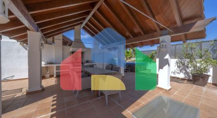 Красивый пентхаус с 3 спальнями и 2 ванными комнатами, расположенный прямо на берегу моря с просто потрясающим видом на море. Красивый пентхаус с 3 спальнями и 2 ванными комнатами, расположенный прямо на берегу моря с просто потрясающим видом на море.