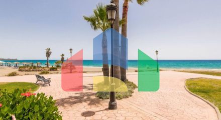 Красивый пентхаус с 3 спальнями и 2 ванными комнатами, расположенный прямо на берегу моря с просто потрясающим видом на море. Красивый пентхаус с 3 спальнями и 2 ванными комнатами, расположенный прямо на берегу моря с просто потрясающим видом на море.