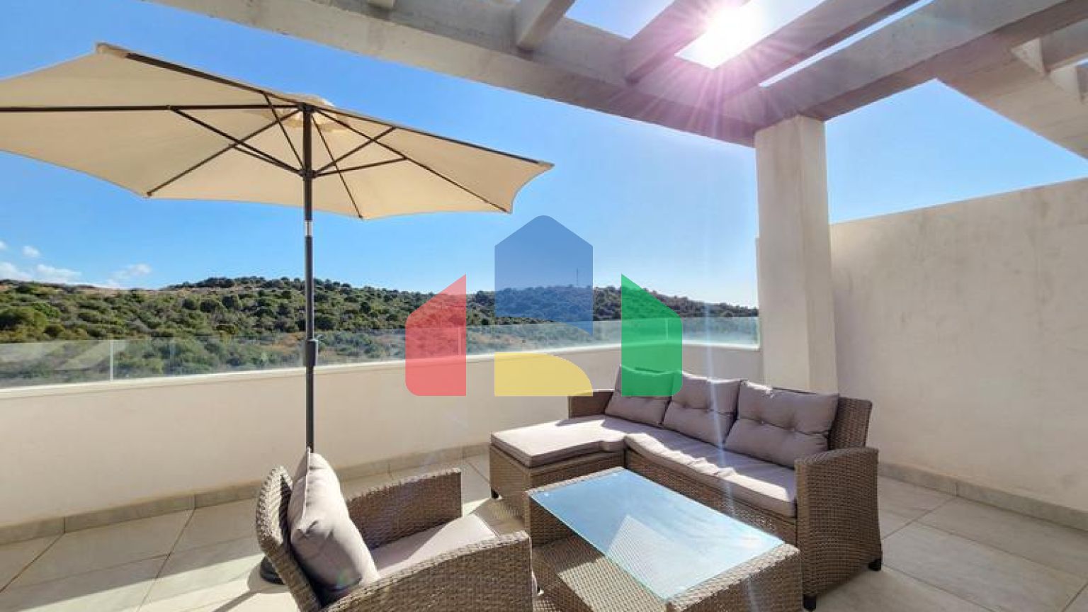 Эффектный недавно построенный двухуровневый пентхаус в урбанизации Serenity Views, Эстепона.