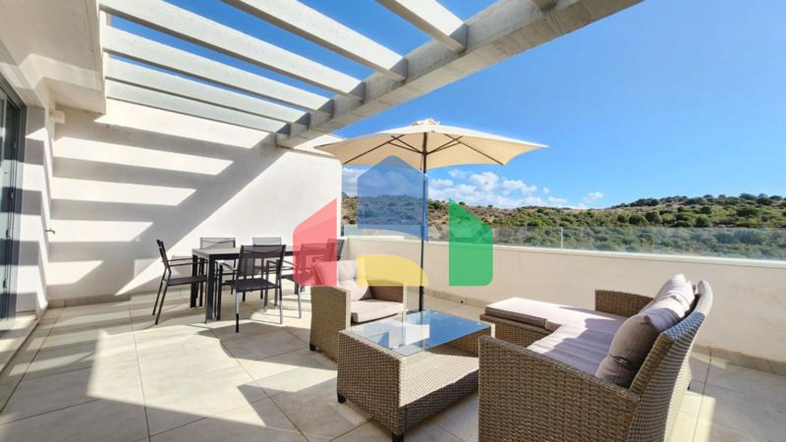 Эффектный недавно построенный двухуровневый пентхаус в урбанизации Serenity Views, Эстепона.