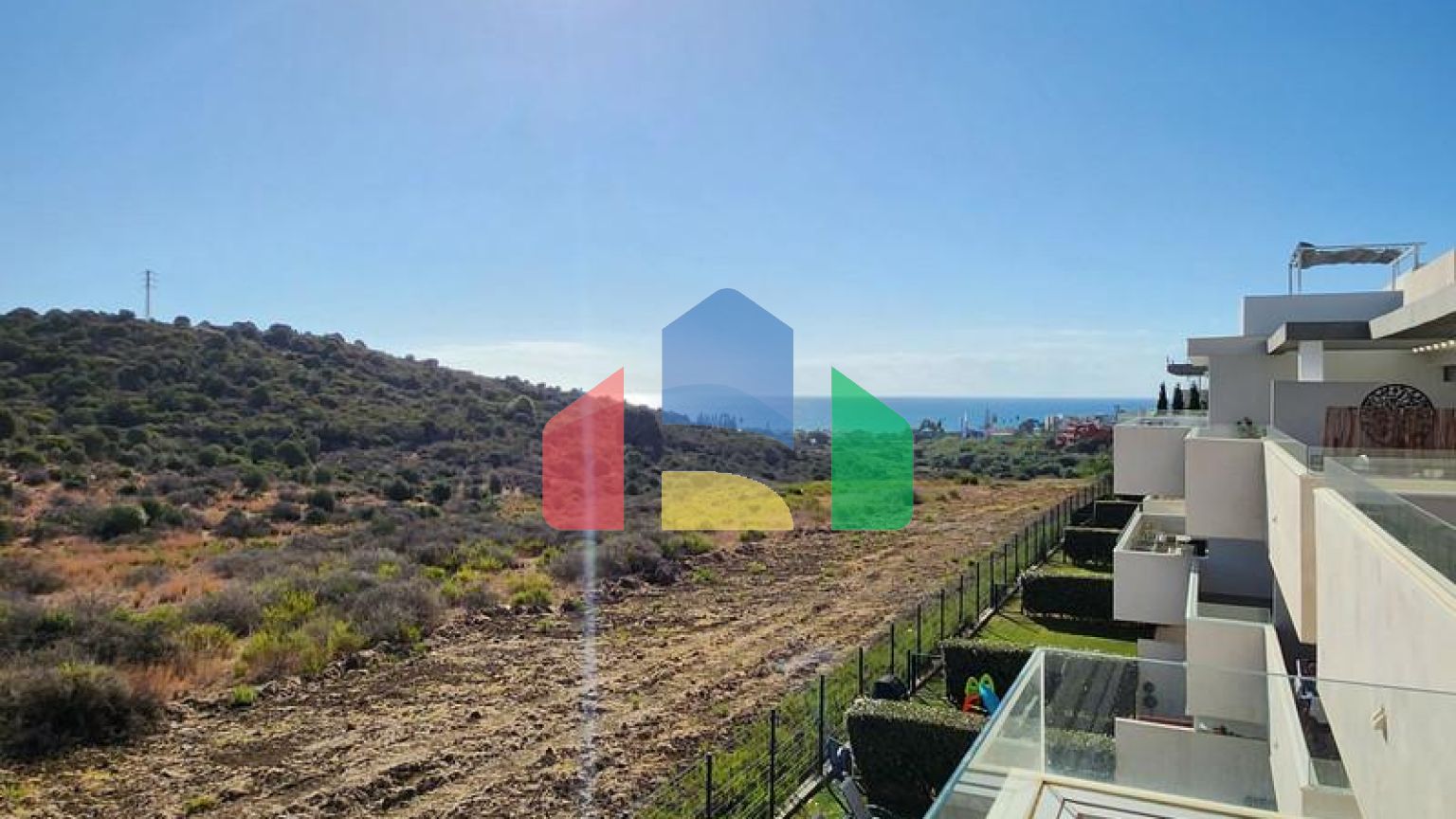 Эффектный недавно построенный двухуровневый пентхаус в урбанизации Serenity Views, Эстепона.