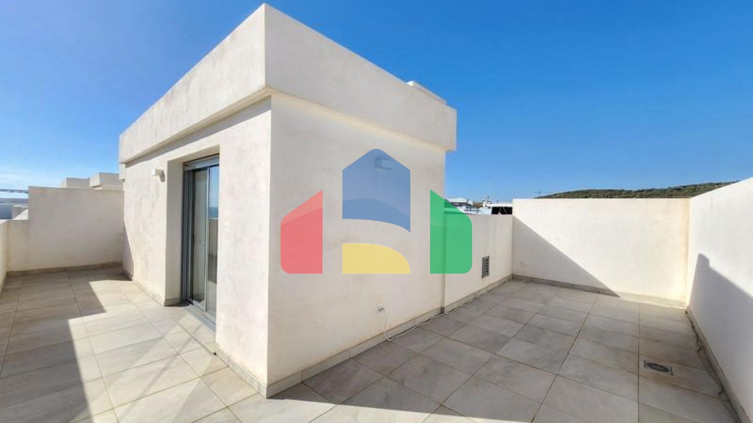 Эффектный недавно построенный двухуровневый пентхаус в урбанизации Serenity Views, Эстепона.