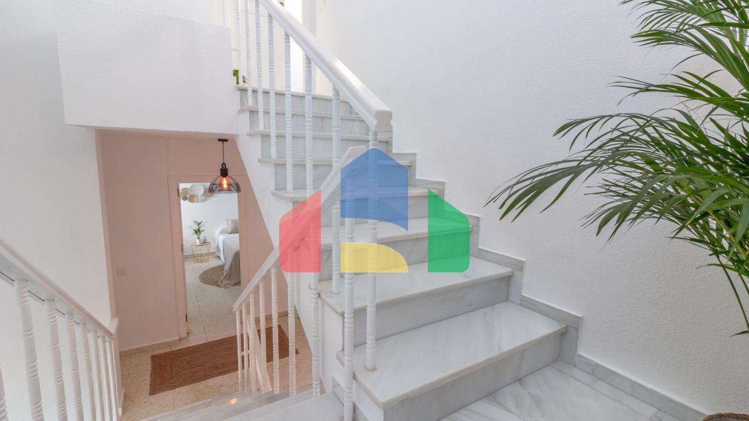 Потрясающая вилла в андалусийском стиле в Эстепоне