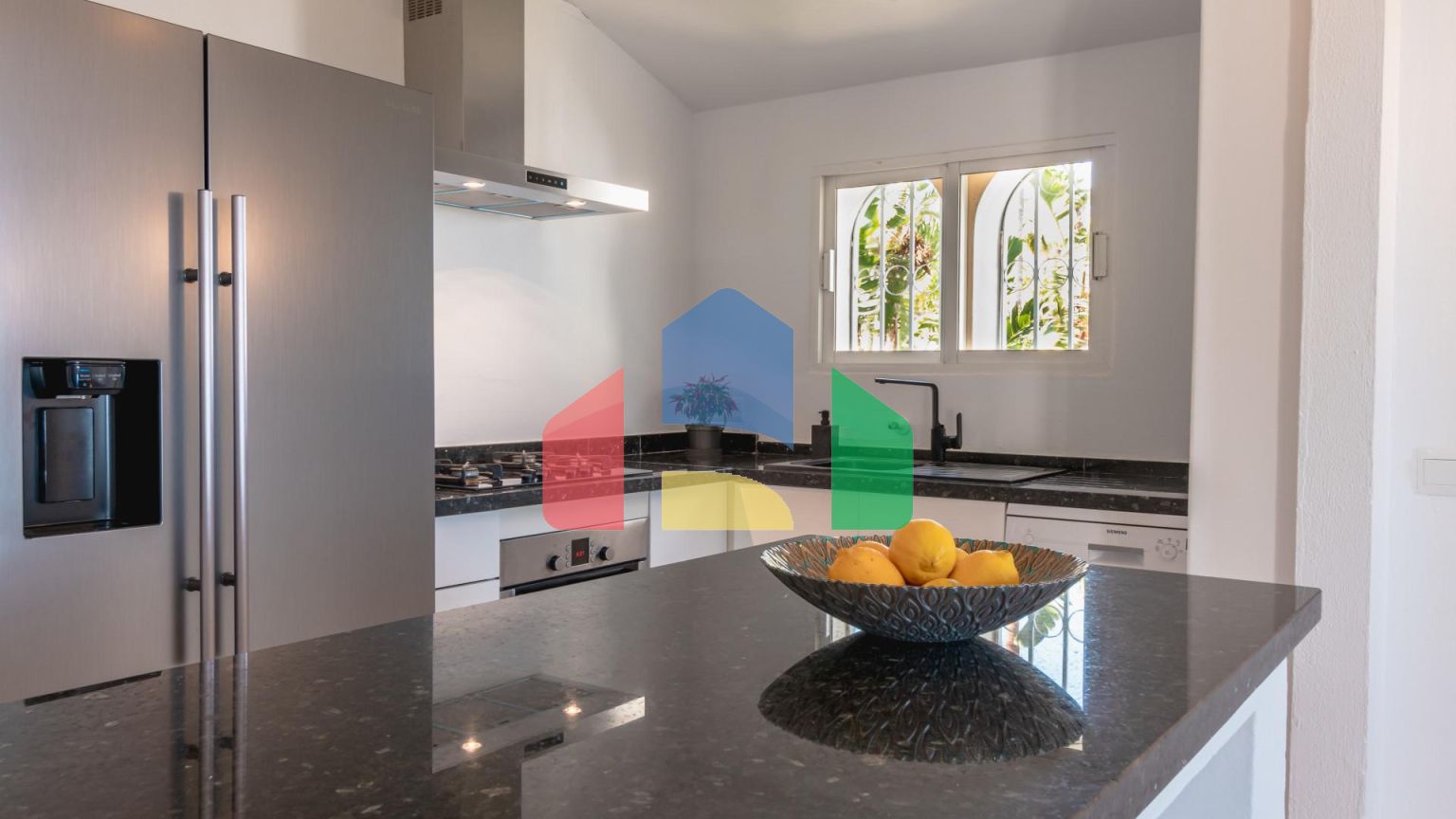 Потрясающая вилла в андалусийском стиле в Эстепоне