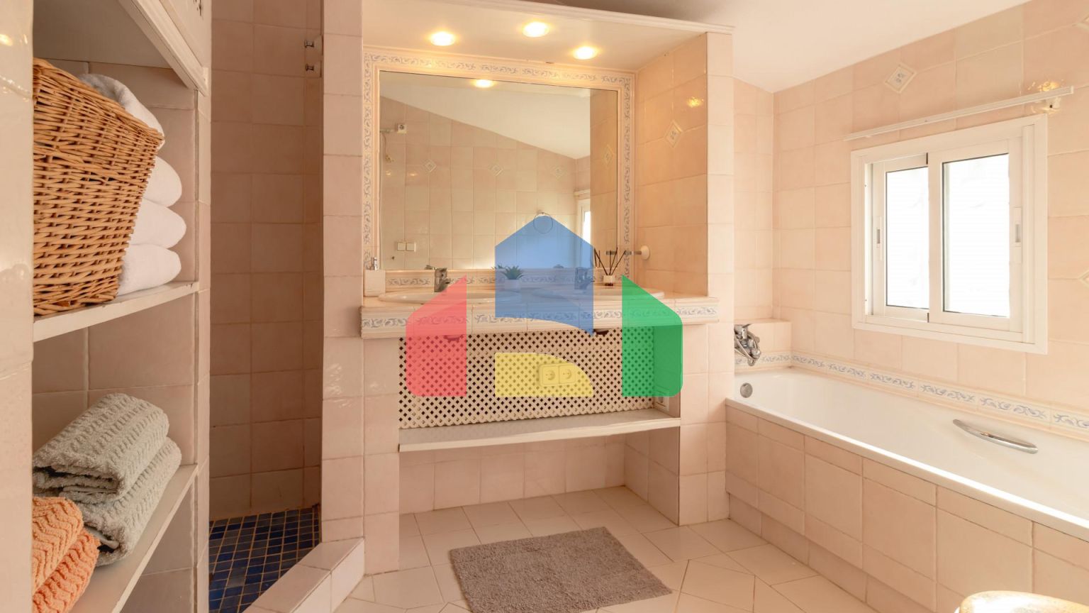 Потрясающая вилла в андалусийском стиле в Эстепоне