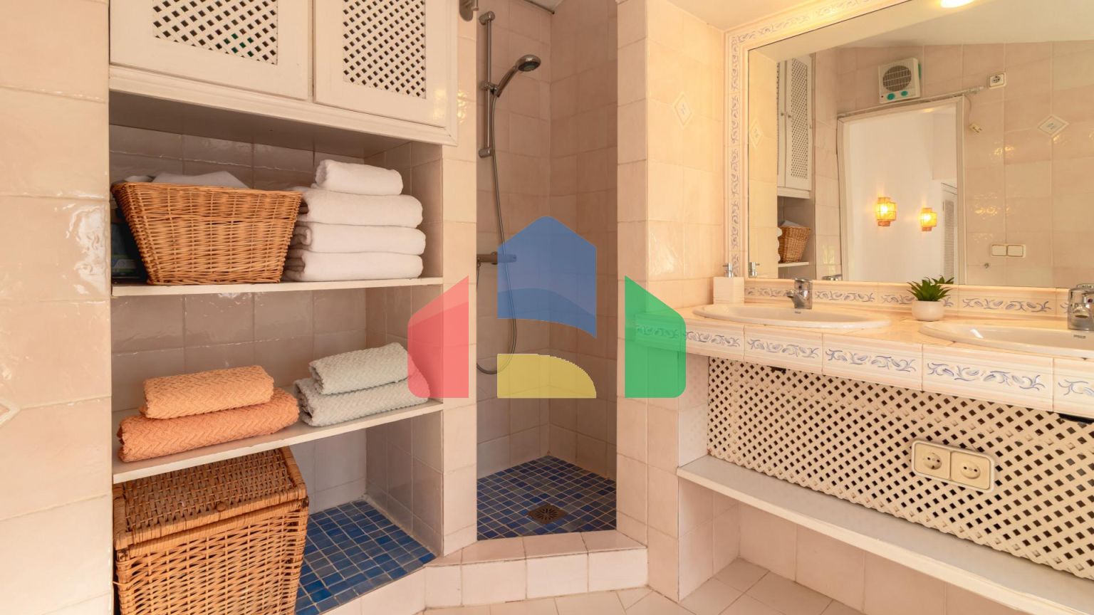 Потрясающая вилла в андалусийском стиле в Эстепоне