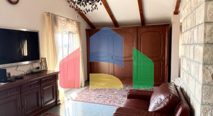 Просторный дом в Баошичи с отдельными квартирами и гаражом Просторный дом в Баошичи с отдельными квартирами и гаражом