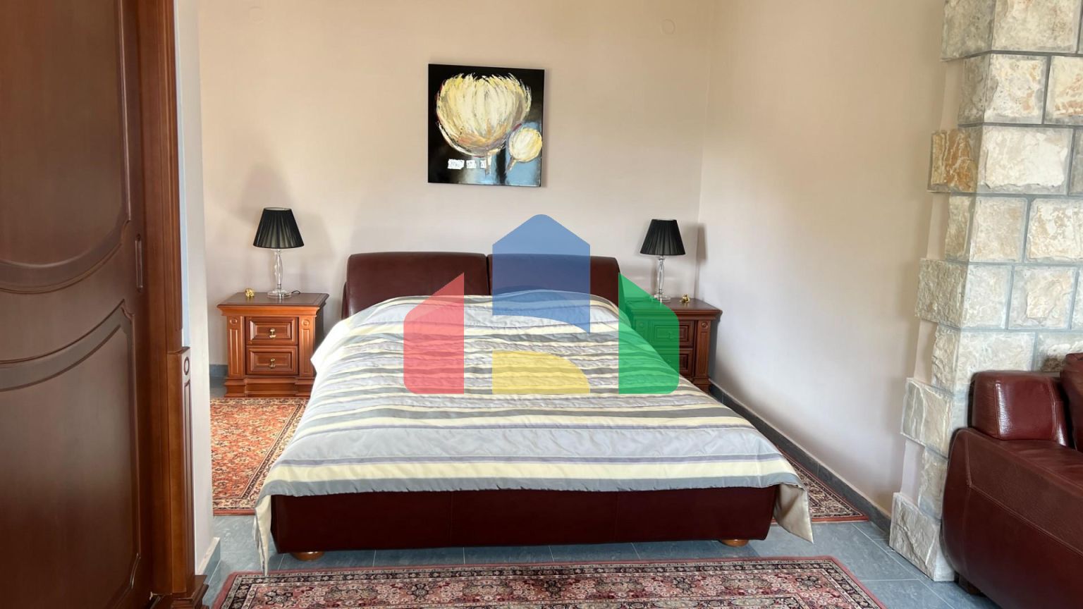 Просторный дом в Баошичи с отдельными квартирами и гаражом