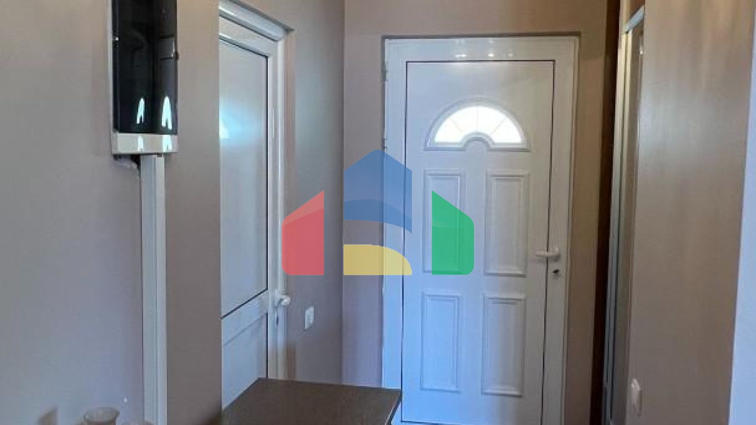 Просторный дом в Баошичи с отдельными квартирами и гаражом