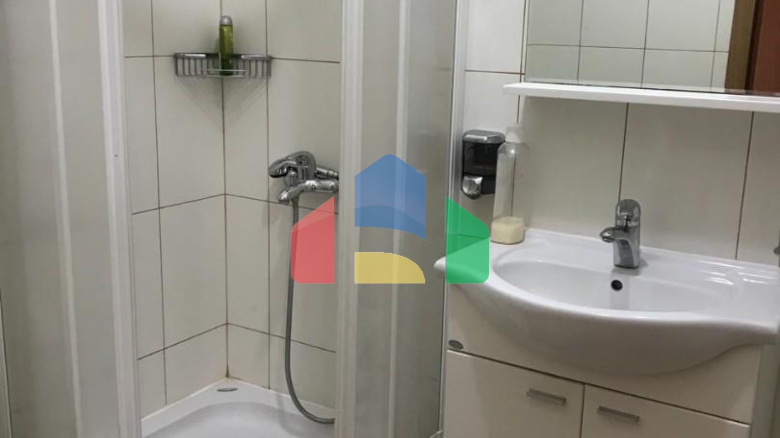 Просторный дом в Баошичи с отдельными квартирами и гаражом