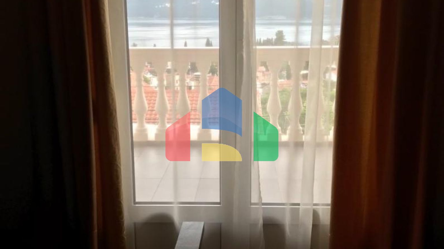 Просторный дом в Баошичи с отдельными квартирами и гаражом