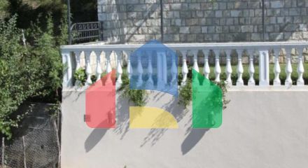 Просторный дом в Баошичи с отдельными квартирами и гаражом Просторный дом в Баошичи с отдельными квартирами и гаражом