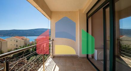 Двухэтажные апартаменты с видом на море