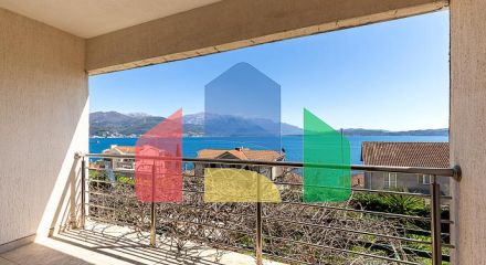 Двухэтажные апартаменты с видом на море