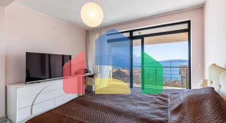 Двухэтажные апартаменты с видом на море