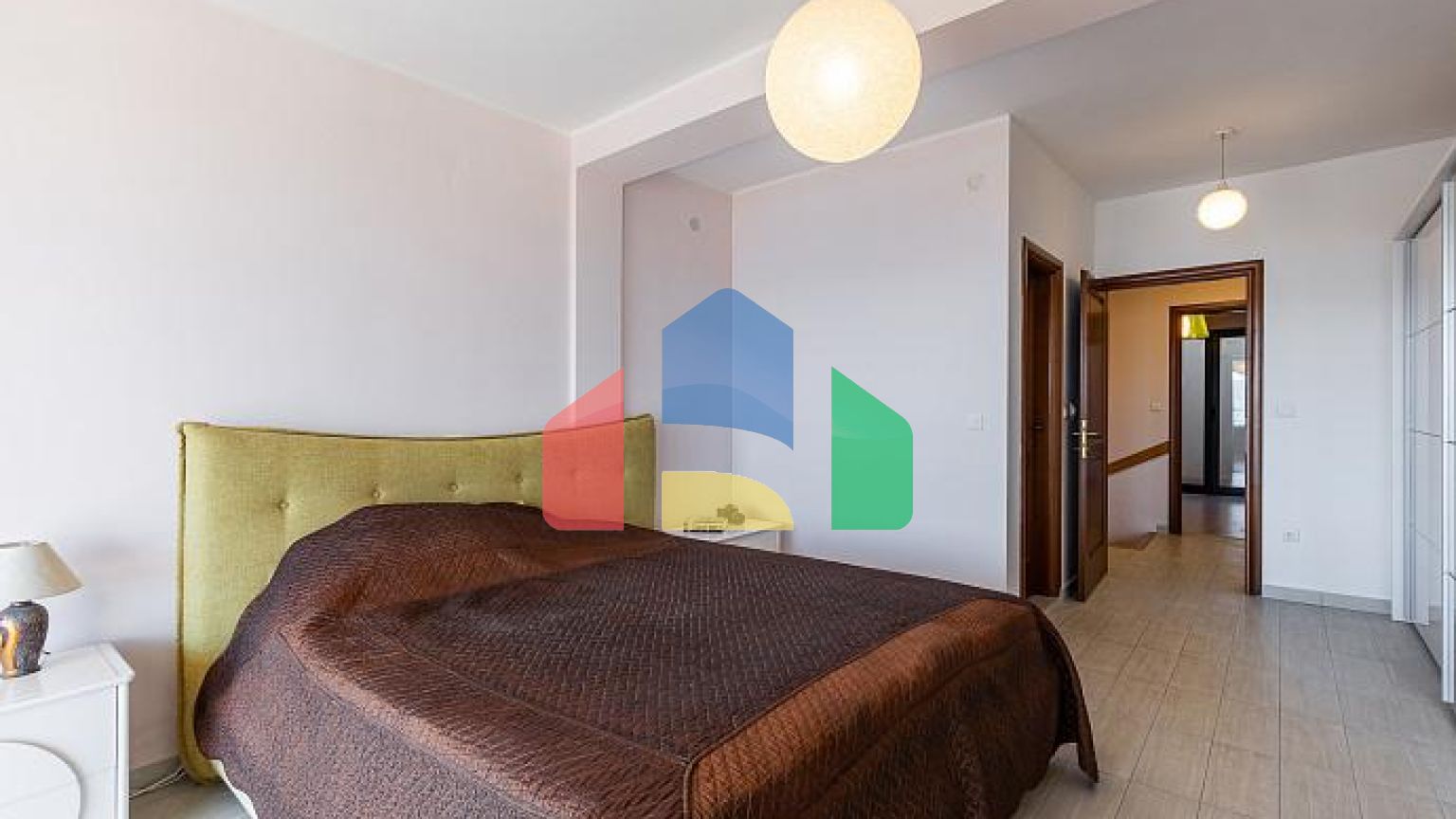 Двухэтажные апартаменты с видом на море