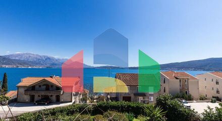 Двухэтажные апартаменты с видом на море