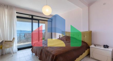 Двухэтажные апартаменты с видом на море