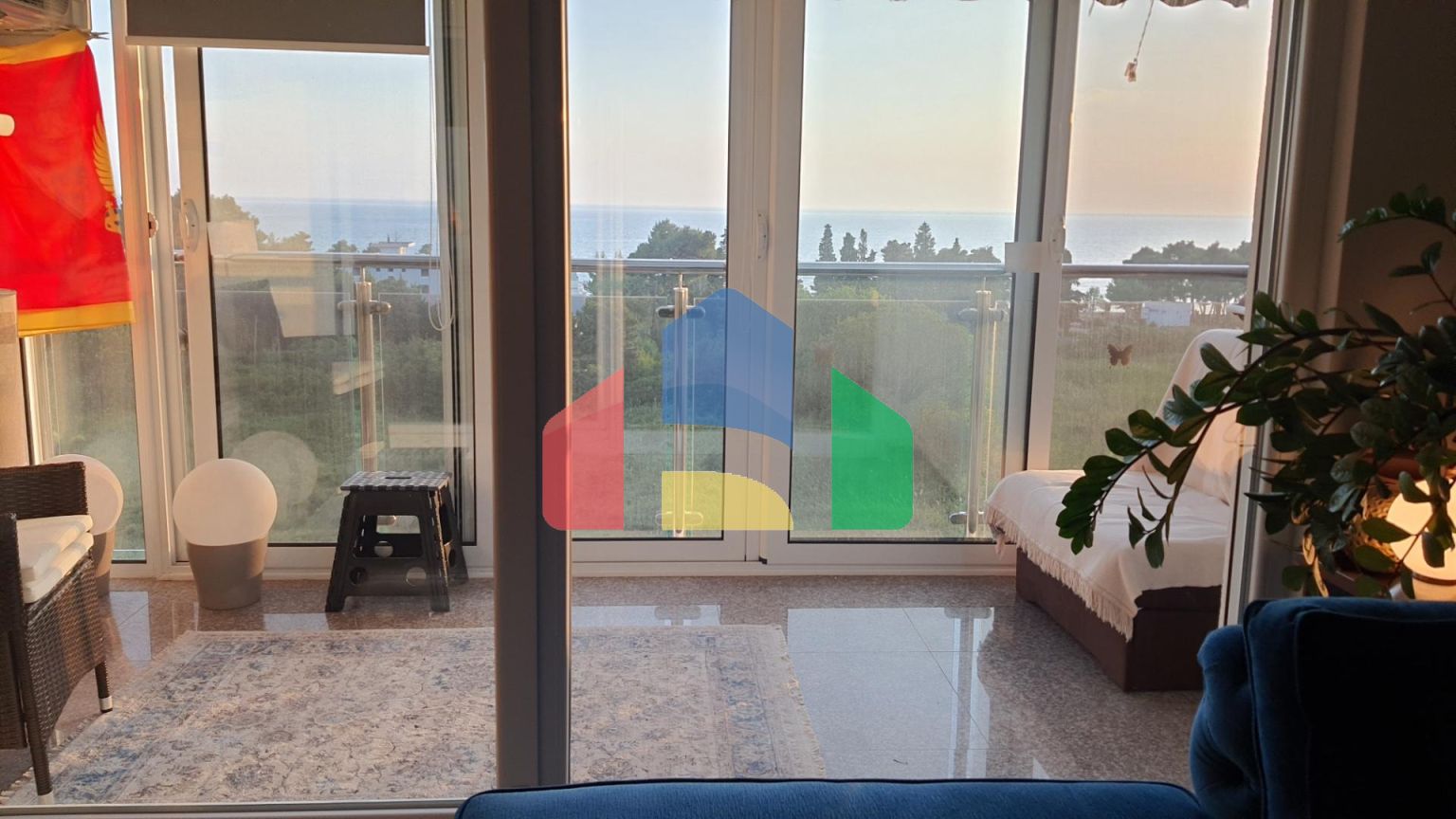 Квартира с двумя спальнями с прямым видом на море