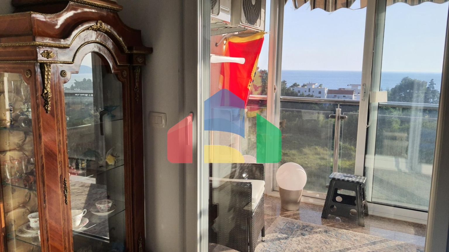 Квартира с двумя спальнями с прямым видом на море