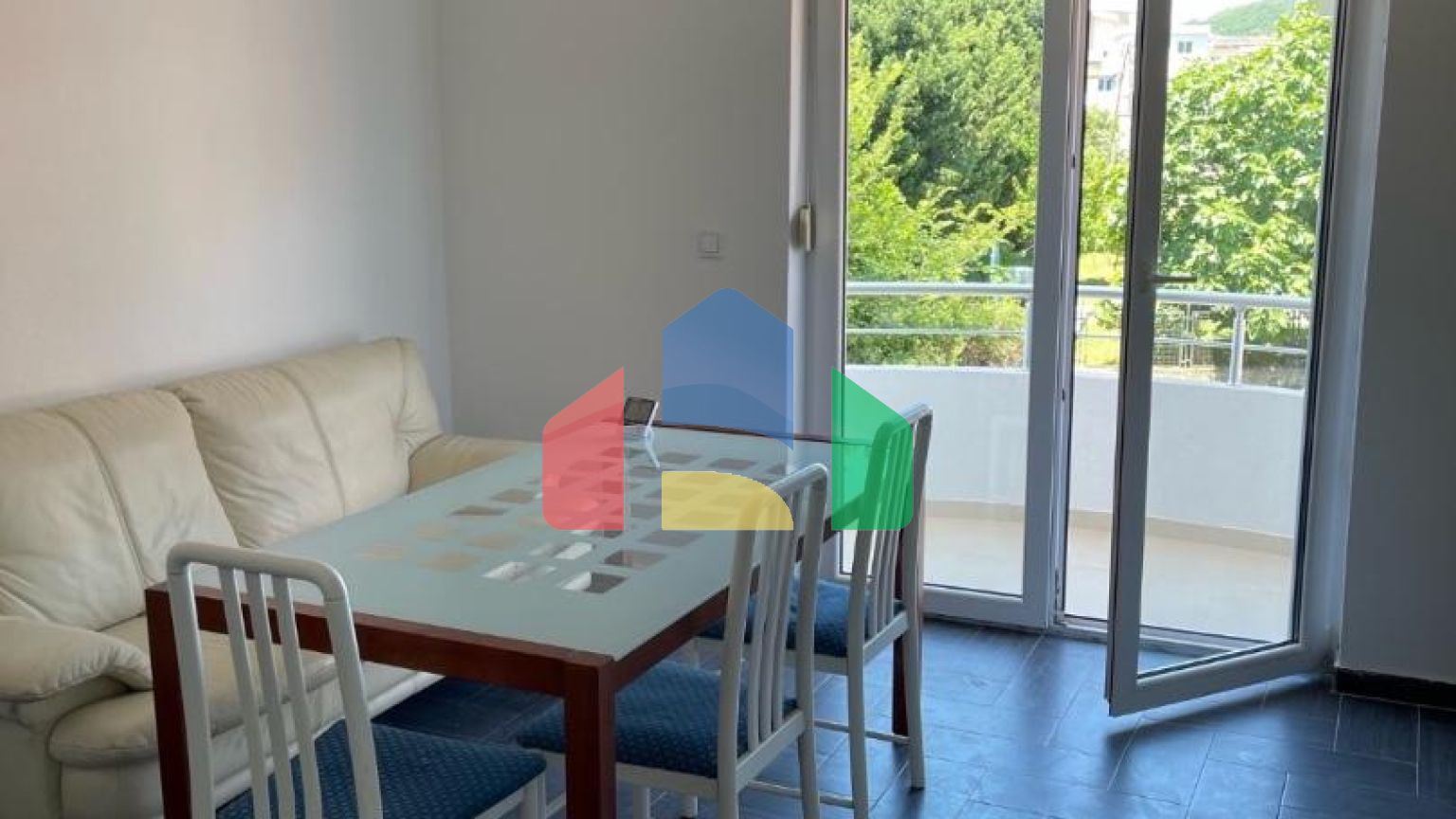 Просторная квартира в клубном доме в районе Ильино, Бар