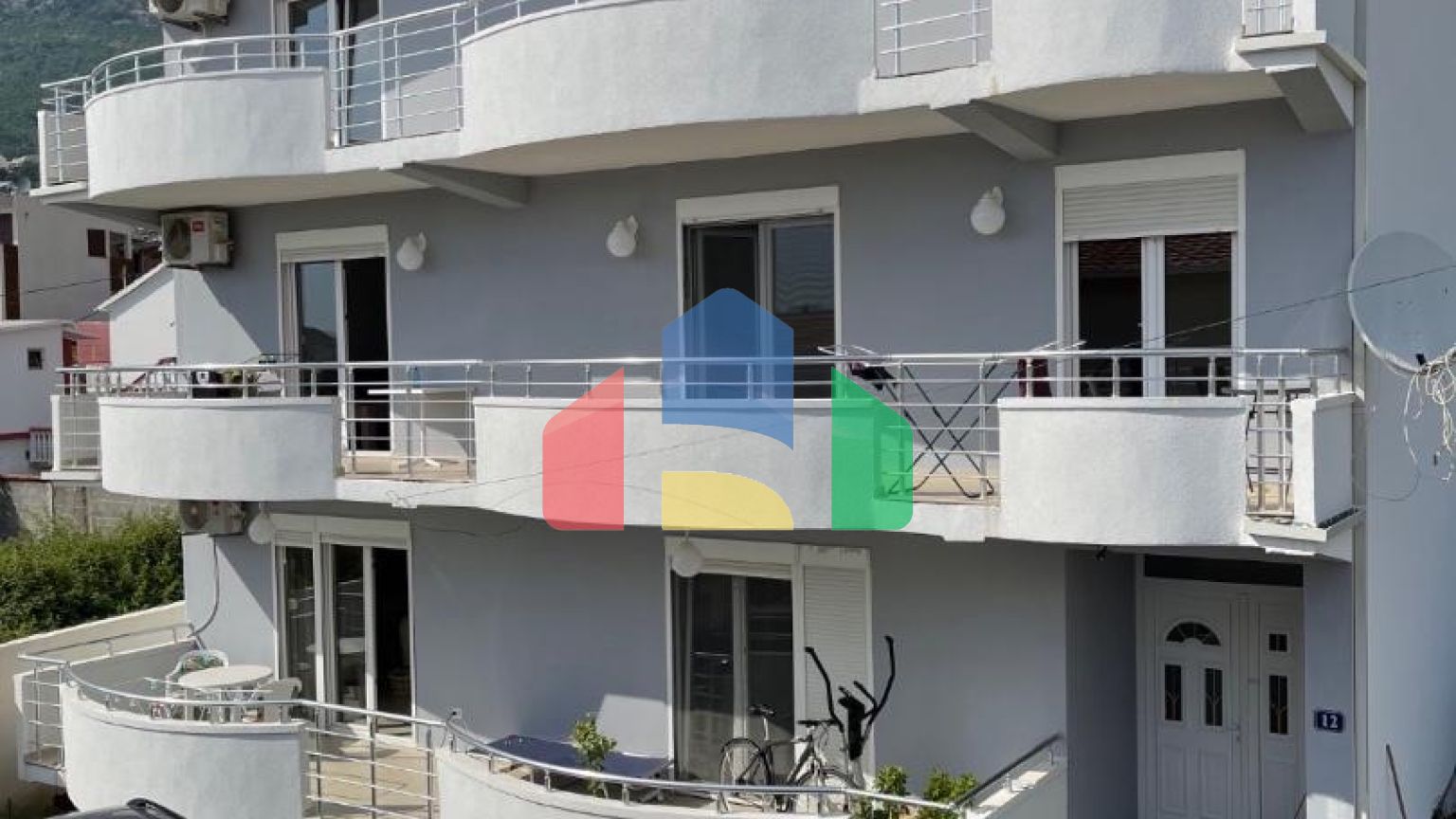 Просторная квартира в клубном доме в районе Ильино, Бар