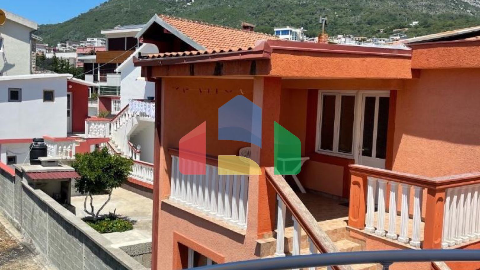 Просторная квартира в клубном доме в районе Ильино, Бар