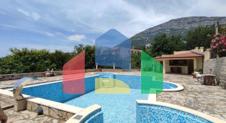 Просторная вилла в Шушани на большом участке земли