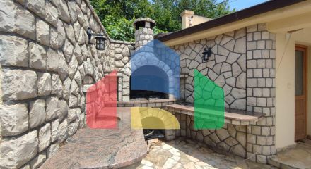 Просторная вилла в Шушани на большом участке земли