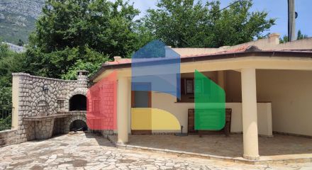 Просторная вилла в Шушани на большом участке земли