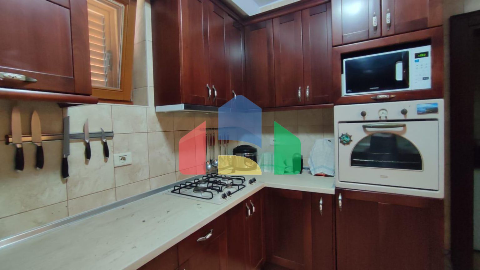 Просторная вилла в Шушани на большом участке земли