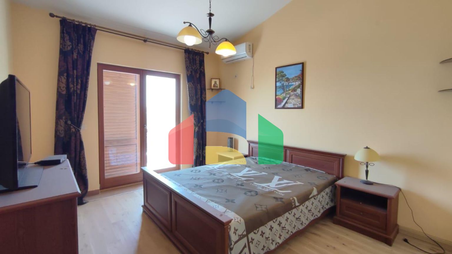 Просторная вилла в Шушани на большом участке земли