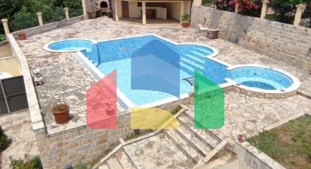 Просторная вилла в Шушани на большом участке земли